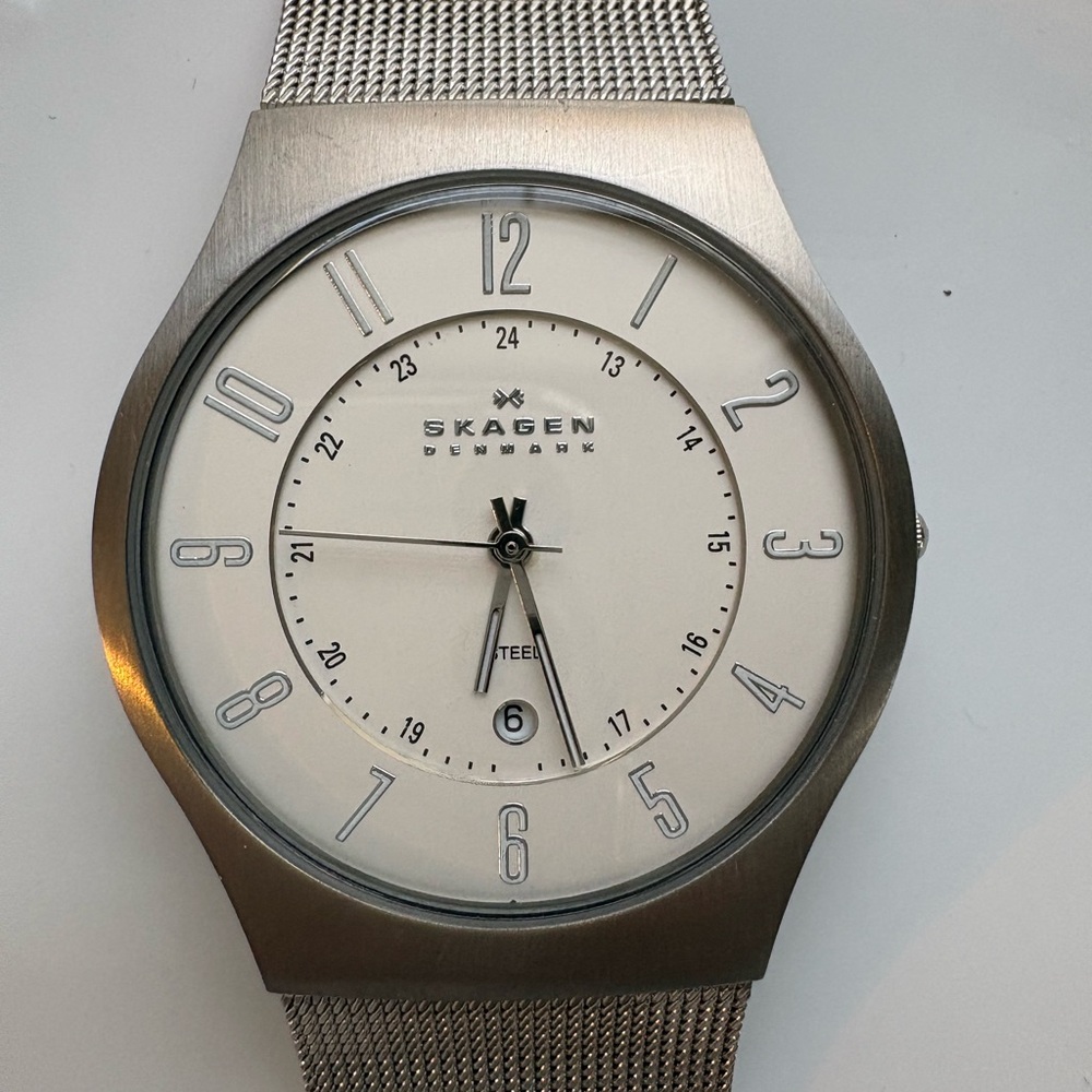 Skagen Stainless Steel Mesh Watch White Dial Date 24-Hour - Picture 3 of 10